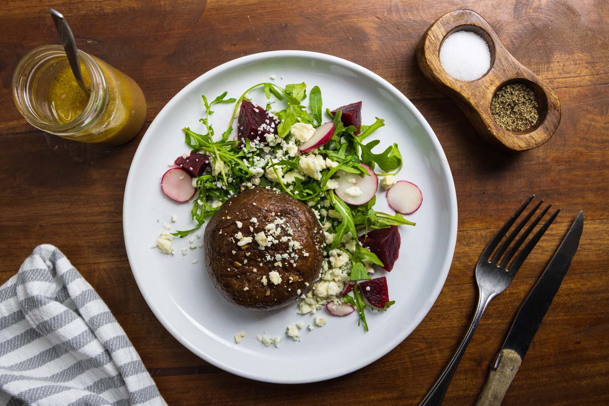 Portobello Mushroom Steaks with Red Beet Vinaigrette – FloraHealthca-en